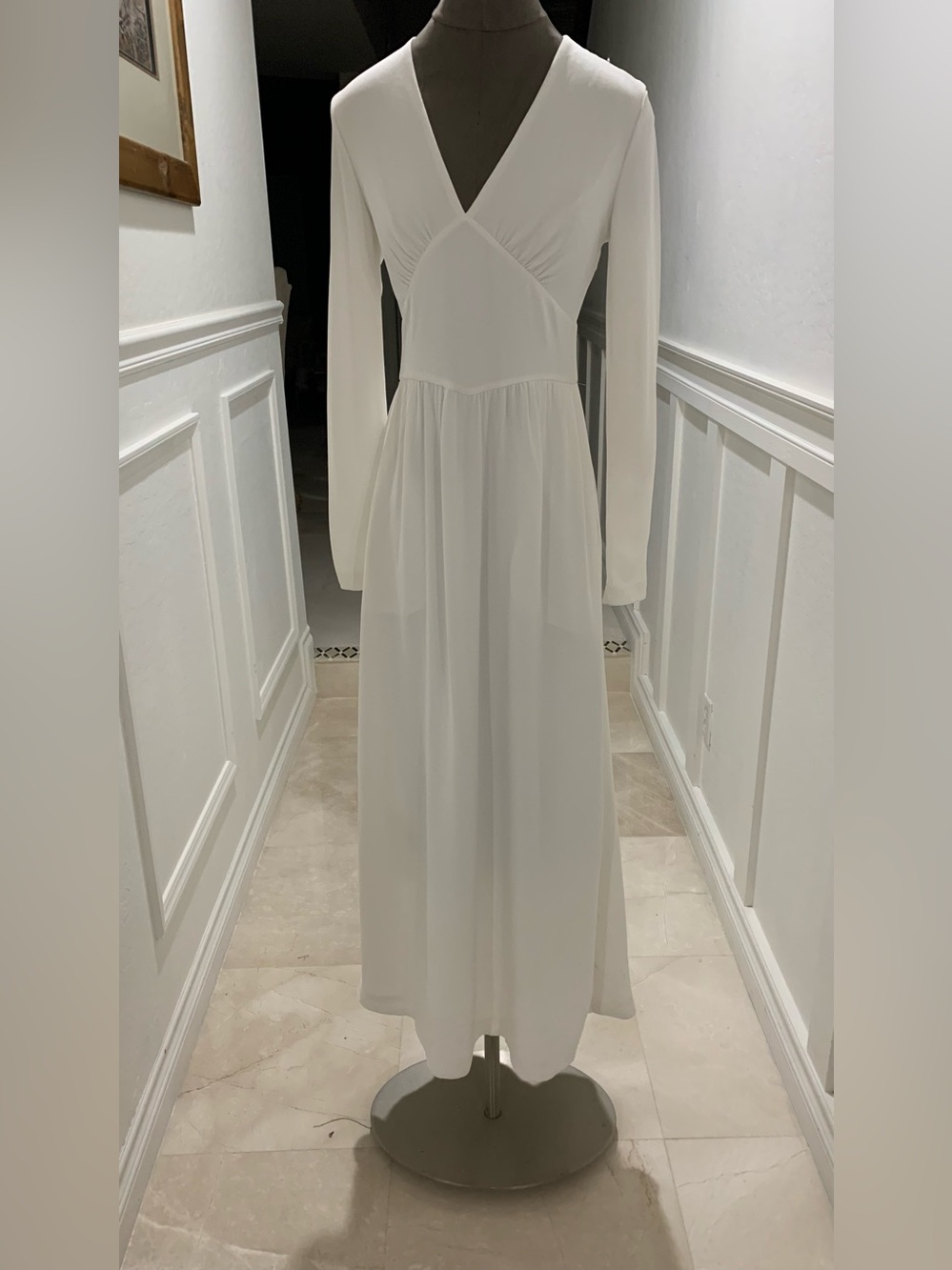 Elegant GIAMBATTISTA VALLI 
Crepe V-Neck Dress Size 40